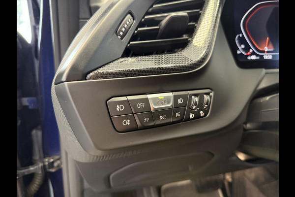 BMW 1-serie 118i Executive Edition Cruise/Climate PDC NAP 24 maanden garantie mogelijk (*vraag naar de voorwaarden) BMW 1-serie 118i Executive Edition Cruise/Climate PDC NAP 24 maanden garantie mogelijk (*vraag naar de voorwaarden)