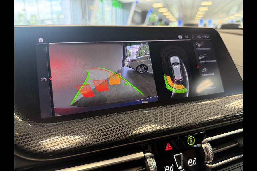 BMW 1-serie 118i Executive Edition Cruise/Climate PDC NAP 24 maanden garantie mogelijk (*vraag naar de voorwaarden) BMW 1-serie 118i Executive Edition Cruise/Climate PDC NAP 24 maanden garantie mogelijk (*vraag naar de voorwaarden)