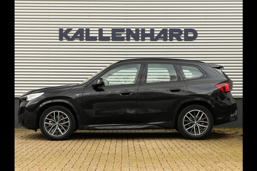 BMW iX1 eDrive20 M-Sport - Camera - Shadow Line - Adaptief Onderstel - Stoelverwarming BMW iX1 eDrive20 M-Sport - Camera - Shadow Line - Adaptief Onderstel - Stoelverwarming