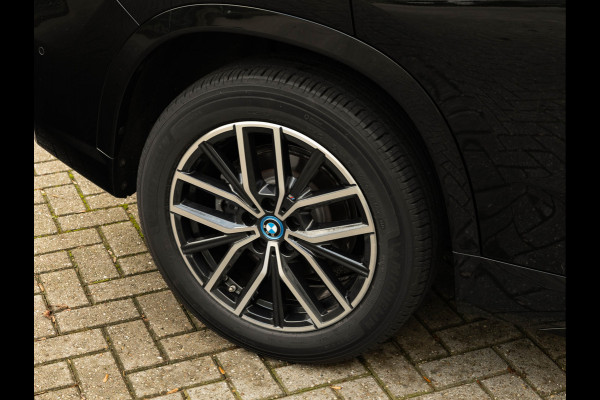 BMW iX1 eDrive20 M-Sport - Camera - Shadow Line - Adaptief Onderstel - Stoelverwarming BMW iX1 eDrive20 M-Sport - Camera - Shadow Line - Adaptief Onderstel - Stoelverwarming