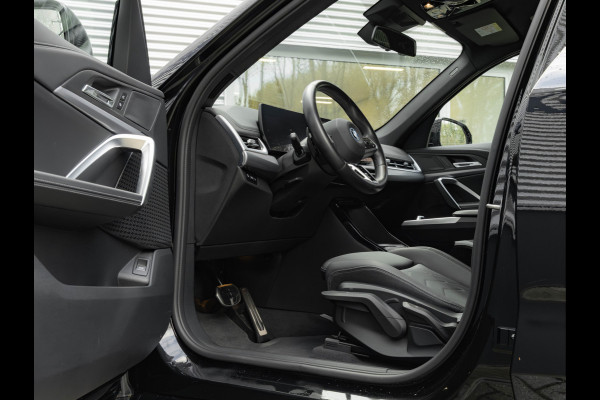 BMW iX1 eDrive20 M-Sport - Camera - Shadow Line - Adaptief Onderstel - Stoelverwarming BMW iX1 eDrive20 M-Sport - Camera - Shadow Line - Adaptief Onderstel - Stoelverwarming