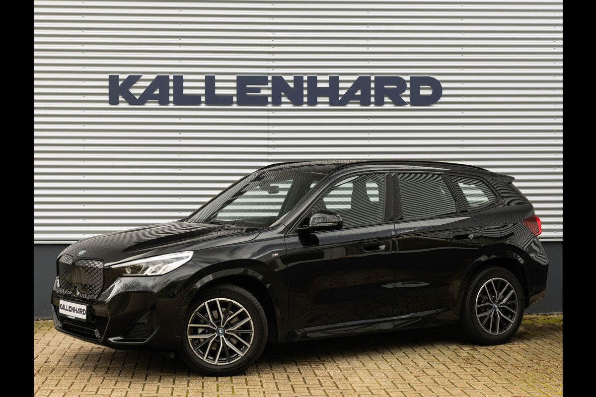 BMW iX1 eDrive20 M-Sport - Camera - Shadow Line - Adaptief Onderstel - Stoelverwarming BMW iX1 eDrive20 M-Sport - Camera - Shadow Line - Adaptief Onderstel - Stoelverwarming