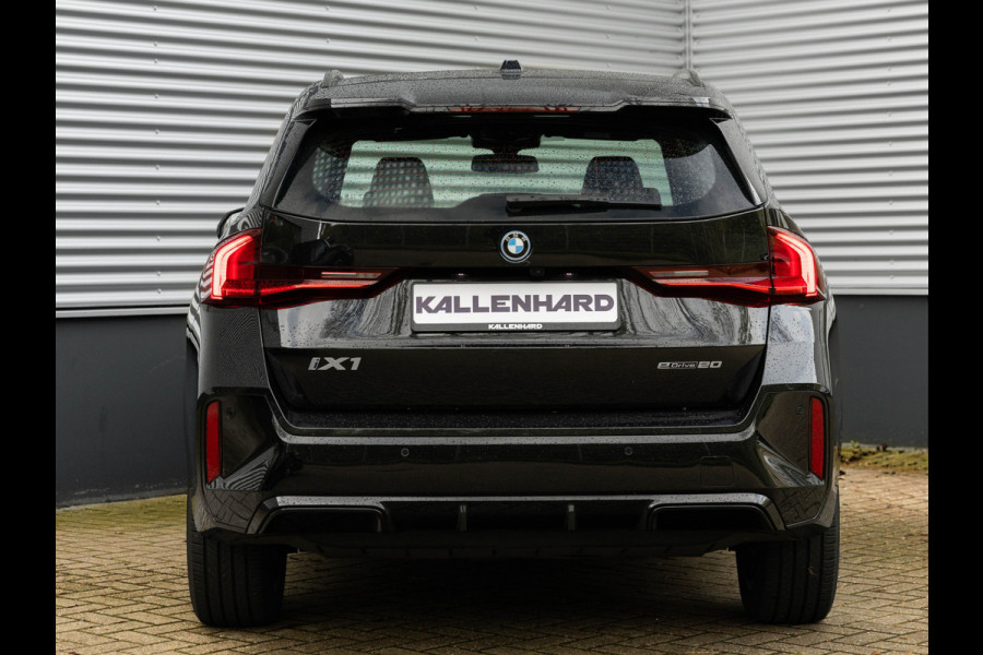 BMW iX1 eDrive20 M-Sport - Camera - Shadow Line - Adaptief Onderstel - Stoelverwarming BMW iX1 eDrive20 M-Sport - Camera - Shadow Line - Adaptief Onderstel - Stoelverwarming