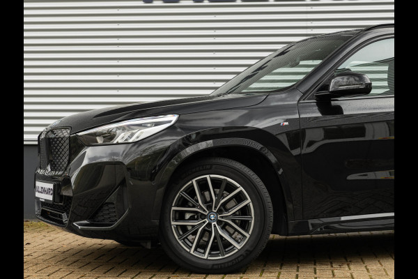 BMW iX1 eDrive20 M-Sport - Camera - Shadow Line - Adaptief Onderstel - Stoelverwarming BMW iX1 eDrive20 M-Sport - Camera - Shadow Line - Adaptief Onderstel - Stoelverwarming
