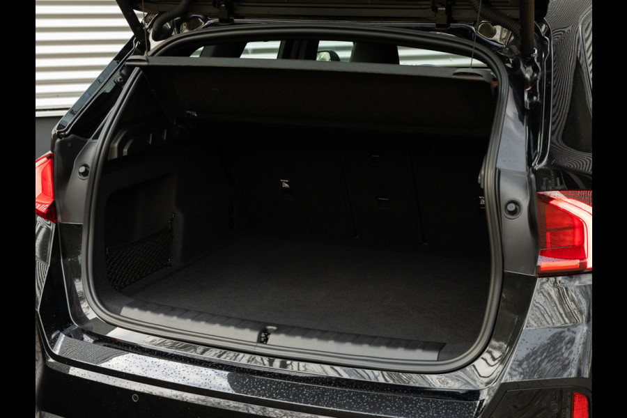 BMW iX1 eDrive20 M-Sport - Camera - Shadow Line - Adaptief Onderstel - Stoelverwarming BMW iX1 eDrive20 M-Sport - Camera - Shadow Line - Adaptief Onderstel - Stoelverwarming