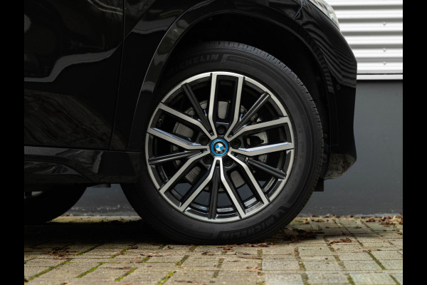 BMW iX1 eDrive20 M-Sport - Camera - Shadow Line - Adaptief Onderstel - Stoelverwarming BMW iX1 eDrive20 M-Sport - Camera - Shadow Line - Adaptief Onderstel - Stoelverwarming