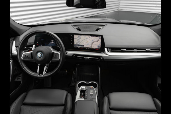 BMW iX1 eDrive20 M-Sport - Camera - Shadow Line - Adaptief Onderstel - Stoelverwarming BMW iX1 eDrive20 M-Sport - Camera - Shadow Line - Adaptief Onderstel - Stoelverwarming