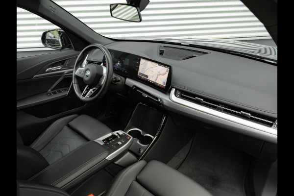 BMW iX1 eDrive20 M-Sport - Camera - Shadow Line - Adaptief Onderstel - Stoelverwarming BMW iX1 eDrive20 M-Sport - Camera - Shadow Line - Adaptief Onderstel - Stoelverwarming