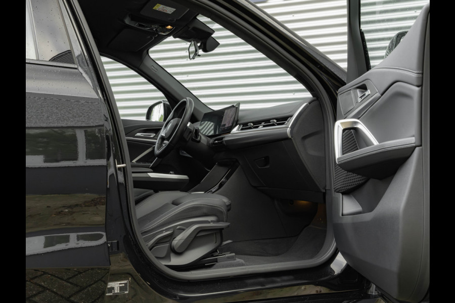 BMW iX1 eDrive20 M-Sport - Camera - Shadow Line - Adaptief Onderstel - Stoelverwarming BMW iX1 eDrive20 M-Sport - Camera - Shadow Line - Adaptief Onderstel - Stoelverwarming
