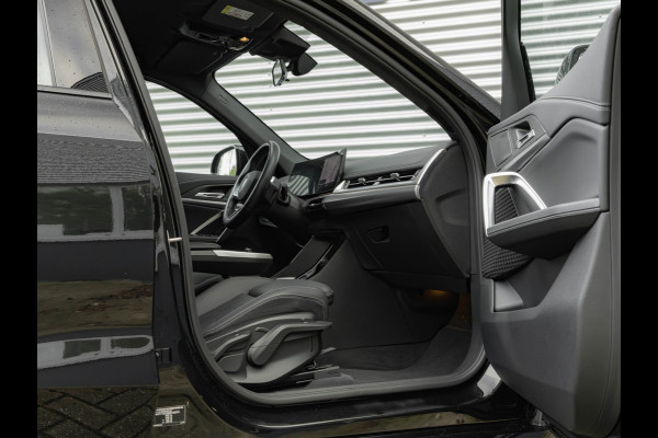 BMW iX1 eDrive20 M-Sport - Camera - Shadow Line - Adaptief Onderstel - Stoelverwarming BMW iX1 eDrive20 M-Sport - Camera - Shadow Line - Adaptief Onderstel - Stoelverwarming