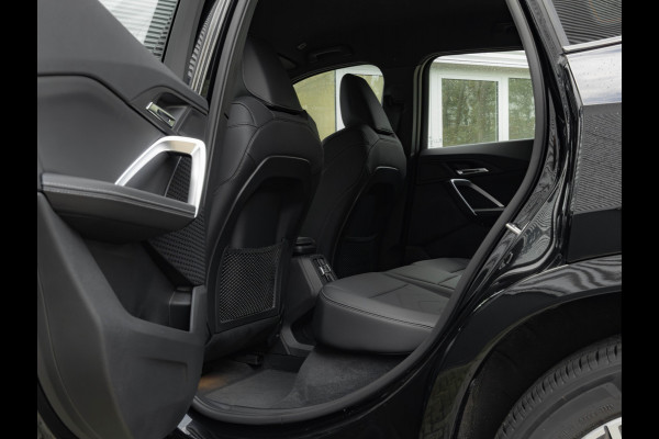 BMW iX1 eDrive20 M-Sport - Camera - Shadow Line - Adaptief Onderstel - Stoelverwarming BMW iX1 eDrive20 M-Sport - Camera - Shadow Line - Adaptief Onderstel - Stoelverwarming