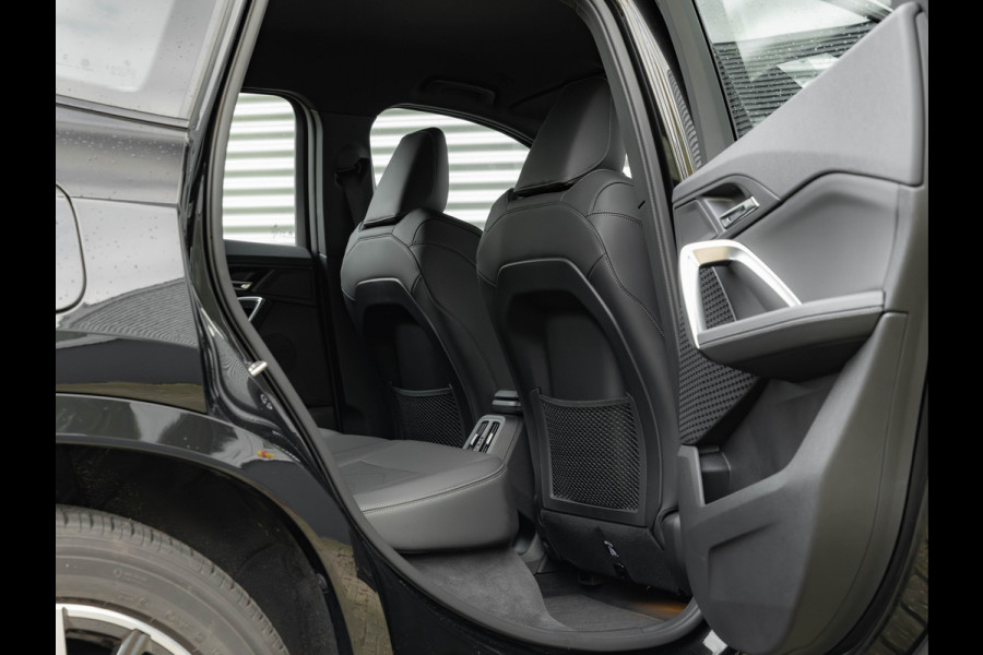 BMW iX1 eDrive20 M-Sport - Camera - Shadow Line - Adaptief Onderstel - Stoelverwarming BMW iX1 eDrive20 M-Sport - Camera - Shadow Line - Adaptief Onderstel - Stoelverwarming