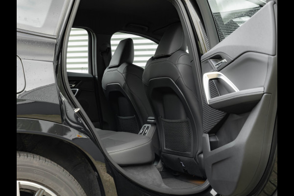 BMW iX1 eDrive20 M-Sport - Camera - Shadow Line - Adaptief Onderstel - Stoelverwarming BMW iX1 eDrive20 M-Sport - Camera - Shadow Line - Adaptief Onderstel - Stoelverwarming