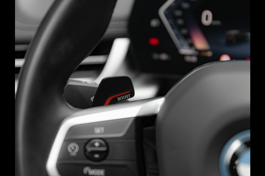 BMW iX1 eDrive20 M-Sport - Camera - Shadow Line - Adaptief Onderstel - Stoelverwarming BMW iX1 eDrive20 M-Sport - Camera - Shadow Line - Adaptief Onderstel - Stoelverwarming