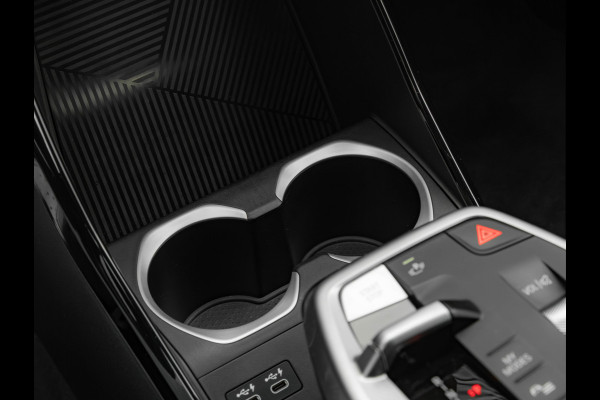 BMW iX1 eDrive20 M-Sport - Camera - Shadow Line - Adaptief Onderstel - Stoelverwarming BMW iX1 eDrive20 M-Sport - Camera - Shadow Line - Adaptief Onderstel - Stoelverwarming