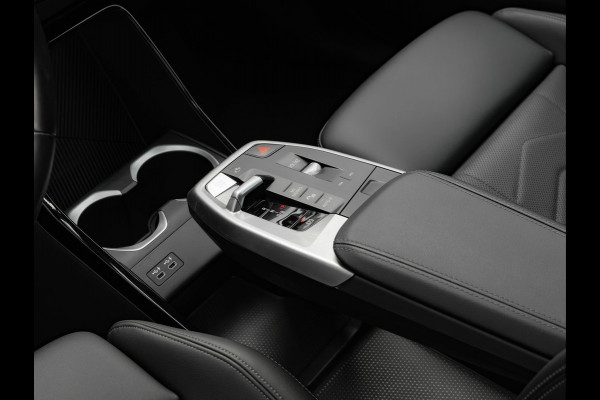 BMW iX1 eDrive20 M-Sport - Camera - Shadow Line - Adaptief Onderstel - Stoelverwarming BMW iX1 eDrive20 M-Sport - Camera - Shadow Line - Adaptief Onderstel - Stoelverwarming