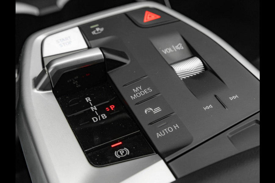 BMW iX1 eDrive20 M-Sport - Camera - Shadow Line - Adaptief Onderstel - Stoelverwarming BMW iX1 eDrive20 M-Sport - Camera - Shadow Line - Adaptief Onderstel - Stoelverwarming