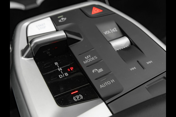 BMW iX1 eDrive20 M-Sport - Camera - Shadow Line - Adaptief Onderstel - Stoelverwarming BMW iX1 eDrive20 M-Sport - Camera - Shadow Line - Adaptief Onderstel - Stoelverwarming
