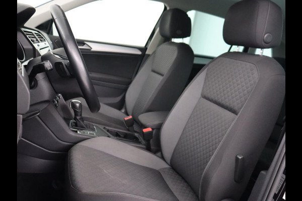 Volkswagen Tiguan 1.5 TSI Comfortline | Carplay | Adaptive cruise | Navigatie | DAB | Parkeerhulp | Climate control | Bluetooth | Getint glas Volkswagen Tiguan 1.5 TSI Comfortline | Carplay | Adaptive cruise | Navigatie | DAB | Parkeerhulp | Climate control | Bluetooth | Getint glas