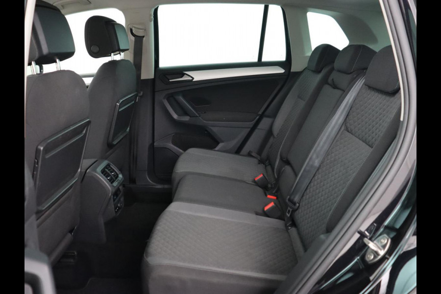 Volkswagen Tiguan 1.5 TSI Comfortline | Carplay | Adaptive cruise | Navigatie | DAB | Parkeerhulp | Climate control | Bluetooth | Getint glas Volkswagen Tiguan 1.5 TSI Comfortline | Carplay | Adaptive cruise | Navigatie | DAB | Parkeerhulp | Climate control | Bluetooth | Getint glas