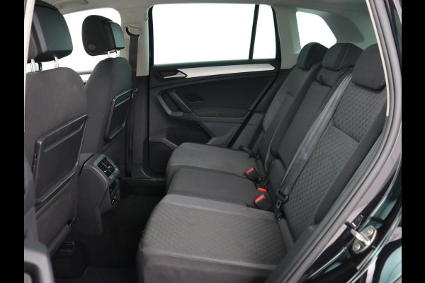 Volkswagen Tiguan 1.5 TSI Comfortline | Carplay | Adaptive cruise | Navigatie | DAB | Parkeerhulp | Climate control | Bluetooth | Getint glas Volkswagen Tiguan 1.5 TSI Comfortline | Carplay | Adaptive cruise | Navigatie | DAB | Parkeerhulp | Climate control | Bluetooth | Getint glas
