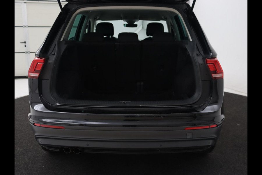 Volkswagen Tiguan 1.5 TSI Comfortline | Carplay | Adaptive cruise | Navigatie | DAB | Parkeerhulp | Climate control | Bluetooth | Getint glas Volkswagen Tiguan 1.5 TSI Comfortline | Carplay | Adaptive cruise | Navigatie | DAB | Parkeerhulp | Climate control | Bluetooth | Getint glas