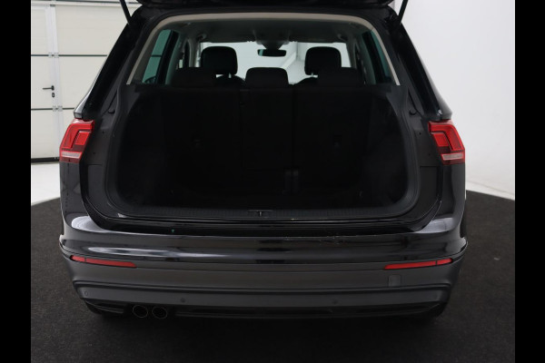 Volkswagen Tiguan 1.5 TSI Comfortline | Carplay | Adaptive cruise | Navigatie | DAB | Parkeerhulp | Climate control | Bluetooth | Getint glas Volkswagen Tiguan 1.5 TSI Comfortline | Carplay | Adaptive cruise | Navigatie | DAB | Parkeerhulp | Climate control | Bluetooth | Getint glas