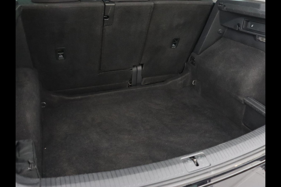 Volkswagen Tiguan 1.5 TSI Comfortline | Carplay | Adaptive cruise | Navigatie | DAB | Parkeerhulp | Climate control | Bluetooth | Getint glas Volkswagen Tiguan 1.5 TSI Comfortline | Carplay | Adaptive cruise | Navigatie | DAB | Parkeerhulp | Climate control | Bluetooth | Getint glas