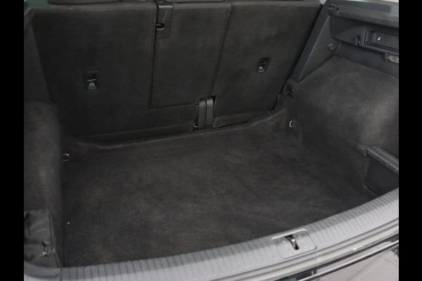 Volkswagen Tiguan 1.5 TSI Comfortline | Carplay | Adaptive cruise | Navigatie | DAB | Parkeerhulp | Climate control | Bluetooth | Getint glas Volkswagen Tiguan 1.5 TSI Comfortline | Carplay | Adaptive cruise | Navigatie | DAB | Parkeerhulp | Climate control | Bluetooth | Getint glas