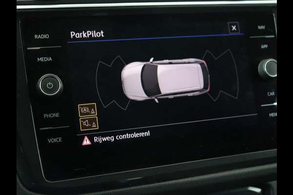 Volkswagen Tiguan 1.5 TSI Comfortline | Carplay | Adaptive cruise | Navigatie | DAB | Parkeerhulp | Climate control | Bluetooth | Getint glas Volkswagen Tiguan 1.5 TSI Comfortline | Carplay | Adaptive cruise | Navigatie | DAB | Parkeerhulp | Climate control | Bluetooth | Getint glas