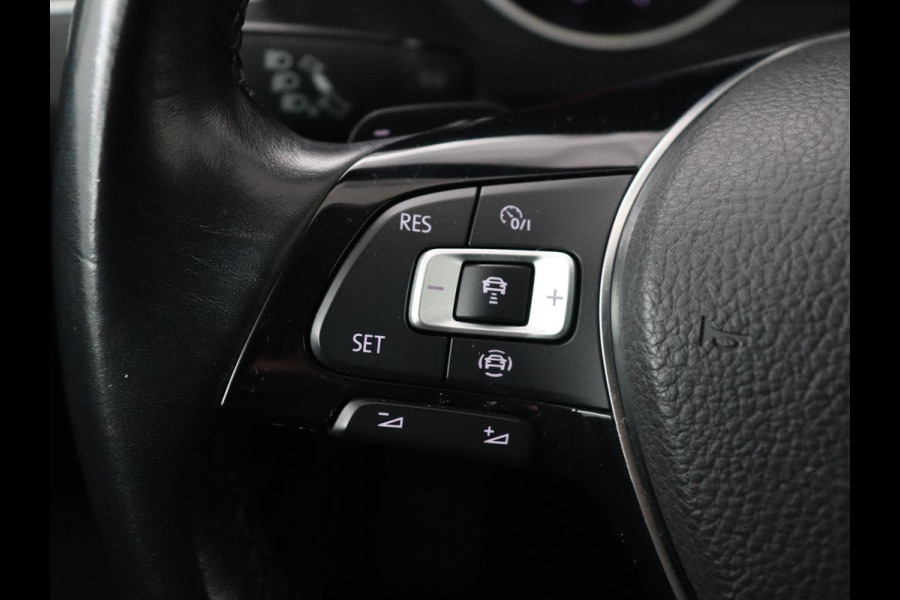 Volkswagen Tiguan 1.5 TSI Comfortline | Carplay | Adaptive cruise | Navigatie | DAB | Parkeerhulp | Climate control | Bluetooth | Getint glas Volkswagen Tiguan 1.5 TSI Comfortline | Carplay | Adaptive cruise | Navigatie | DAB | Parkeerhulp | Climate control | Bluetooth | Getint glas