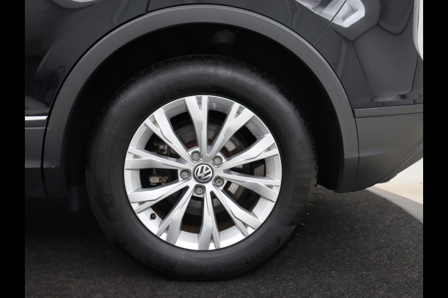 Volkswagen Tiguan 1.5 TSI Comfortline | Carplay | Adaptive cruise | Navigatie | DAB | Parkeerhulp | Climate control | Bluetooth | Getint glas Volkswagen Tiguan 1.5 TSI Comfortline | Carplay | Adaptive cruise | Navigatie | DAB | Parkeerhulp | Climate control | Bluetooth | Getint glas