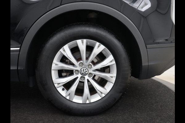 Volkswagen Tiguan 1.5 TSI Comfortline | Carplay | Adaptive cruise | Navigatie | DAB | Parkeerhulp | Climate control | Bluetooth | Getint glas Volkswagen Tiguan 1.5 TSI Comfortline | Carplay | Adaptive cruise | Navigatie | DAB | Parkeerhulp | Climate control | Bluetooth | Getint glas