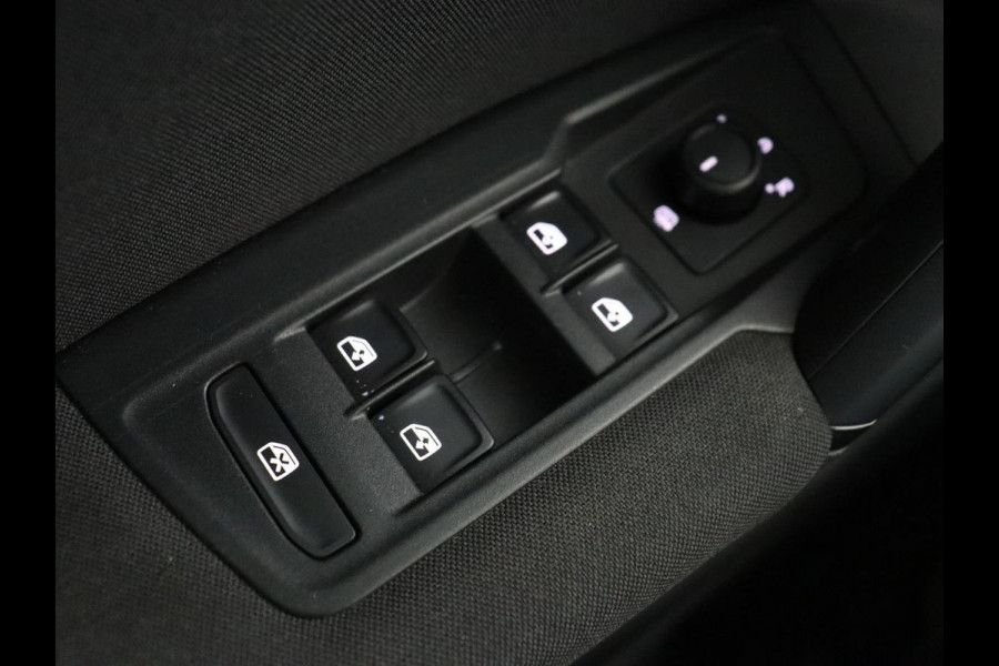 Volkswagen Tiguan 1.5 TSI Comfortline | Carplay | Adaptive cruise | Navigatie | DAB | Parkeerhulp | Climate control | Bluetooth | Getint glas Volkswagen Tiguan 1.5 TSI Comfortline | Carplay | Adaptive cruise | Navigatie | DAB | Parkeerhulp | Climate control | Bluetooth | Getint glas