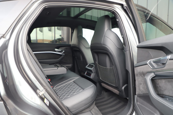 Audi e-tron Sportback 55 S quattro 95 kWh | 408PK | Luchtvering | Head-up | Keyles-go | Sfeerverlichting | B&O | Matrix-led | S-Stoelen | Leder | 2020 Audi e-tron Sportback 55 S quattro 95 kWh | 408PK | Luchtvering | Head-up | Keyles-go | Sfeerverlichting | B&O | Matrix-led | S-Stoelen | Leder | 2020
