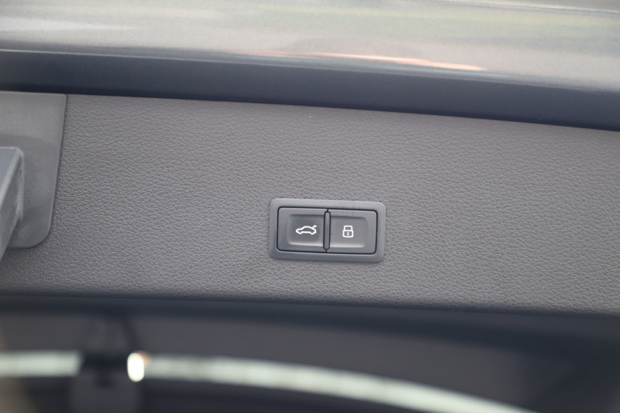 Audi e-tron Sportback 55 S quattro 95 kWh | 408PK | Luchtvering | Head-up | Keyles-go | Sfeerverlichting | B&O | Matrix-led | S-Stoelen | Leder | 2020 Audi e-tron Sportback 55 S quattro 95 kWh | 408PK | Luchtvering | Head-up | Keyles-go | Sfeerverlichting | B&O | Matrix-led | S-Stoelen | Leder | 2020