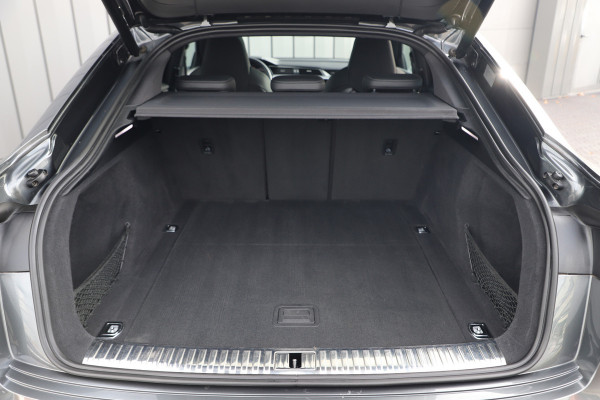 Audi e-tron Sportback 55 S quattro 95 kWh | 408PK | Luchtvering | Head-up | Keyles-go | Sfeerverlichting | B&O | Matrix-led | S-Stoelen | Leder | 2020 Audi e-tron Sportback 55 S quattro 95 kWh | 408PK | Luchtvering | Head-up | Keyles-go | Sfeerverlichting | B&O | Matrix-led | S-Stoelen | Leder | 2020
