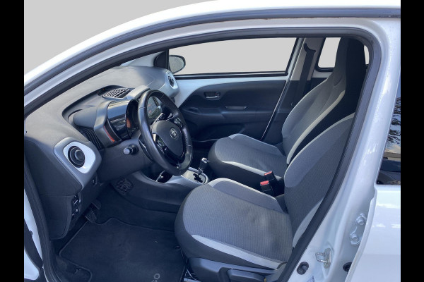 Toyota Aygo 1.0 VVT-i x-joy Toyota Aygo 1.0 VVT-i x-joy