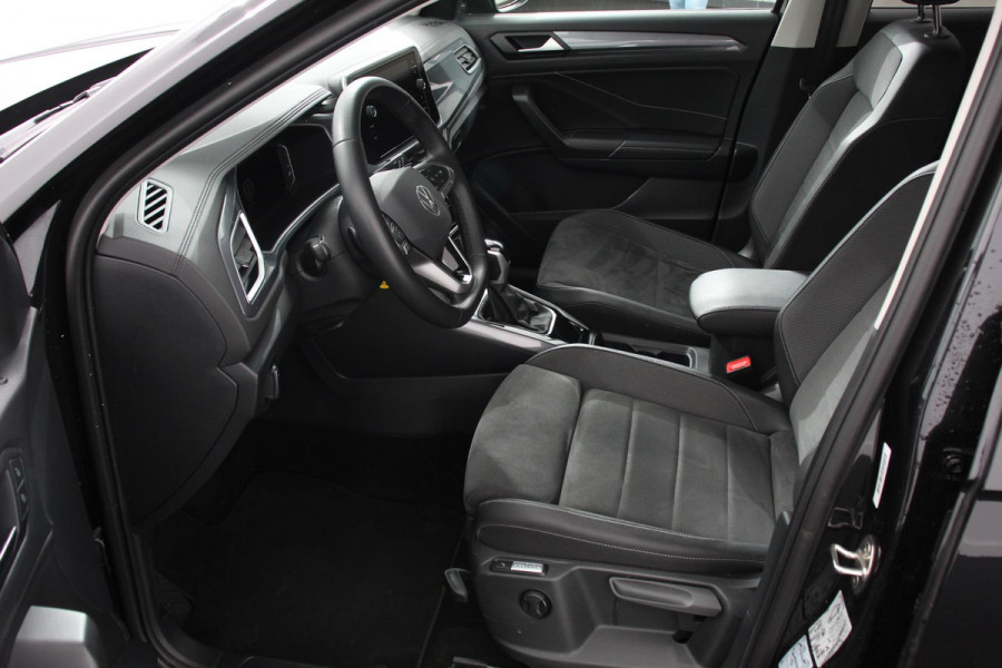 Volkswagen T-Roc 1.5 TSI 150pk DSG Style | Navigatie | Climate Control | Parkeer sensoren | Adaptive Cruise Control | Led | Dab Volkswagen T-Roc 1.5 TSI 150pk DSG Style | Navigatie | Climate Control | Parkeer sensoren | Adaptive Cruise Control | Led | Dab