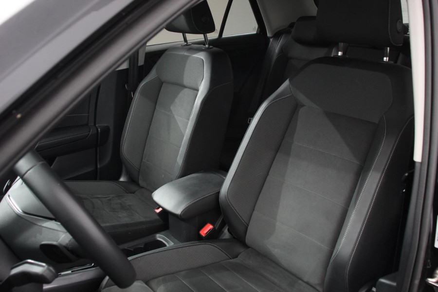 Volkswagen T-Roc 1.5 TSI 150pk DSG Style | Navigatie | Climate Control | Parkeer sensoren | Adaptive Cruise Control | Led | Dab Volkswagen T-Roc 1.5 TSI 150pk DSG Style | Navigatie | Climate Control | Parkeer sensoren | Adaptive Cruise Control | Led | Dab