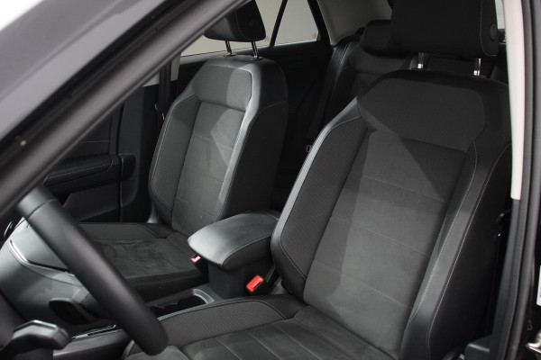 Volkswagen T-Roc 1.5 TSI 150pk DSG Style | Navigatie | Climate Control | Parkeer sensoren | Adaptive Cruise Control | Led | Dab Volkswagen T-Roc 1.5 TSI 150pk DSG Style | Navigatie | Climate Control | Parkeer sensoren | Adaptive Cruise Control | Led | Dab