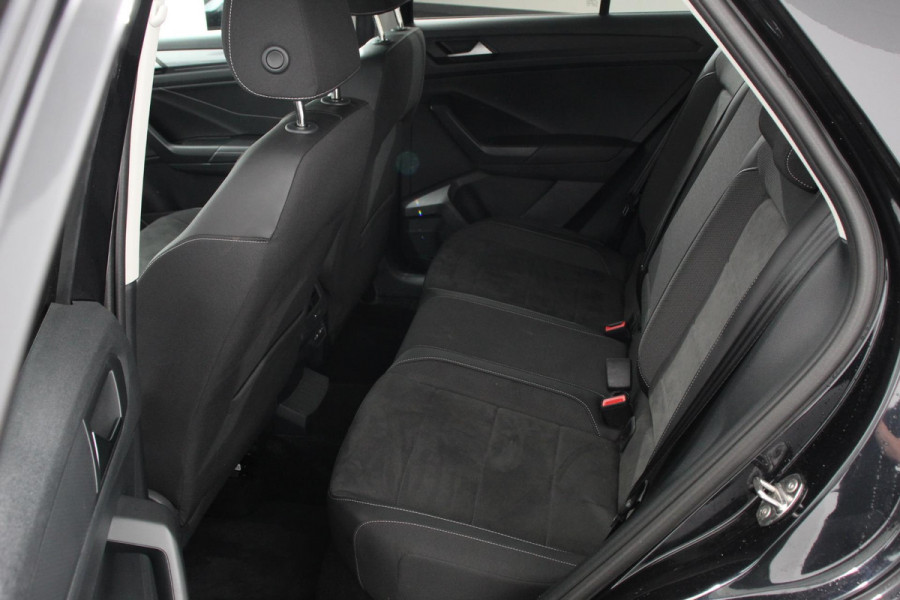 Volkswagen T-Roc 1.5 TSI 150pk DSG Style | Navigatie | Climate Control | Parkeer sensoren | Adaptive Cruise Control | Led | Dab Volkswagen T-Roc 1.5 TSI 150pk DSG Style | Navigatie | Climate Control | Parkeer sensoren | Adaptive Cruise Control | Led | Dab