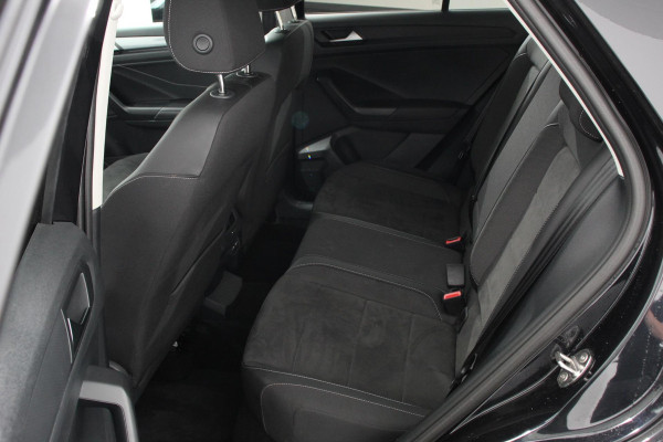 Volkswagen T-Roc 1.5 TSI 150pk DSG Style | Navigatie | Climate Control | Parkeer sensoren | Adaptive Cruise Control | Led | Dab Volkswagen T-Roc 1.5 TSI 150pk DSG Style | Navigatie | Climate Control | Parkeer sensoren | Adaptive Cruise Control | Led | Dab