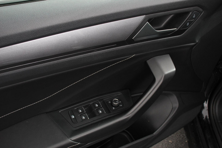 Volkswagen T-Roc 1.5 TSI 150pk DSG Style | Navigatie | Climate Control | Parkeer sensoren | Adaptive Cruise Control | Led | Dab Volkswagen T-Roc 1.5 TSI 150pk DSG Style | Navigatie | Climate Control | Parkeer sensoren | Adaptive Cruise Control | Led | Dab