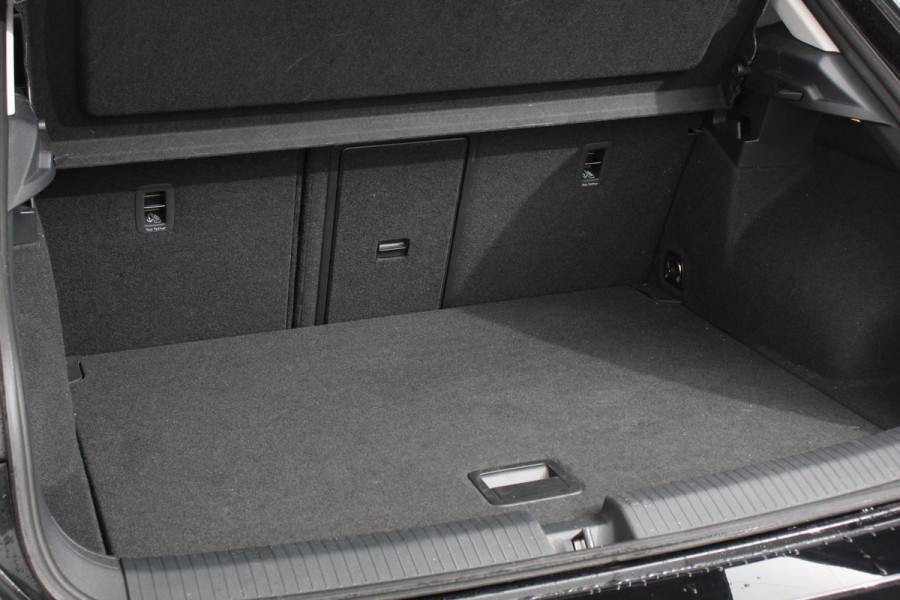 Volkswagen T-Roc 1.5 TSI 150pk DSG Style | Navigatie | Climate Control | Parkeer sensoren | Adaptive Cruise Control | Led | Dab Volkswagen T-Roc 1.5 TSI 150pk DSG Style | Navigatie | Climate Control | Parkeer sensoren | Adaptive Cruise Control | Led | Dab