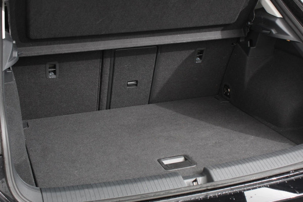 Volkswagen T-Roc 1.5 TSI 150pk DSG Style | Navigatie | Climate Control | Parkeer sensoren | Adaptive Cruise Control | Led | Dab Volkswagen T-Roc 1.5 TSI 150pk DSG Style | Navigatie | Climate Control | Parkeer sensoren | Adaptive Cruise Control | Led | Dab