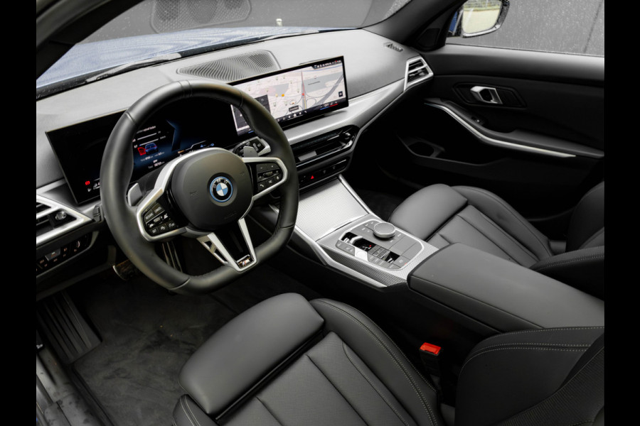 BMW 3 Serie Touring 330e M-Sport - Pano - Trekhaak - ACC - Hifi - Camera