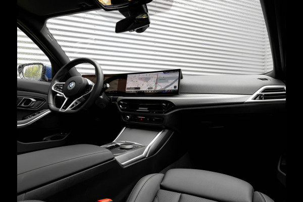 BMW 3 Serie Touring 330e M-Sport - Pano - Trekhaak - ACC - Hifi - Camera