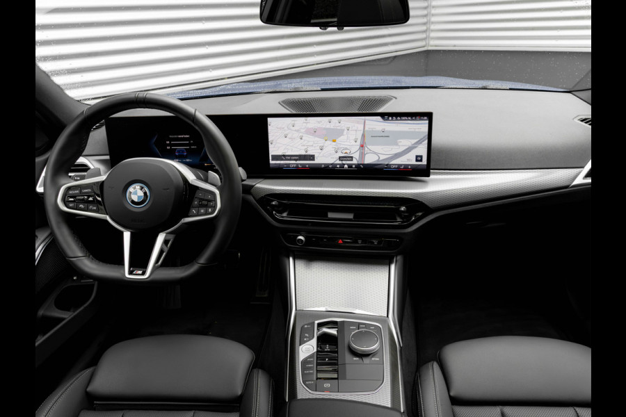 BMW 3 Serie Touring 330e M-Sport - Pano - Trekhaak - ACC - Hifi - Camera