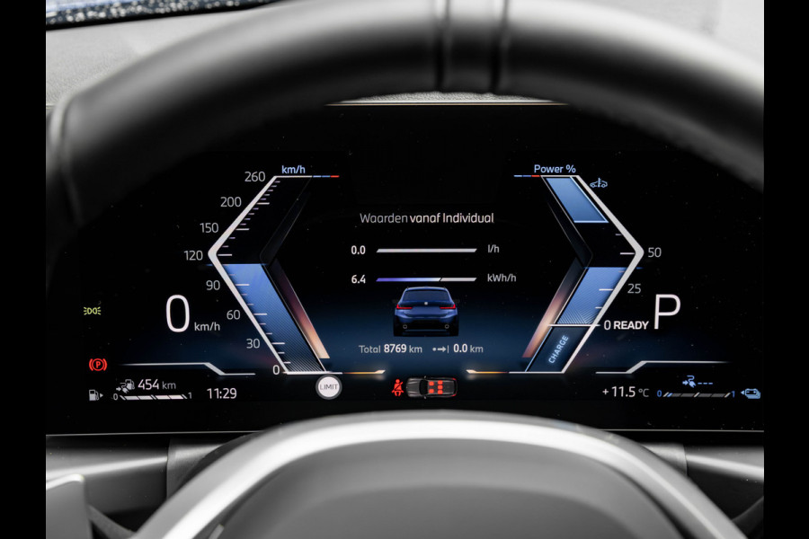 BMW 3 Serie Touring 330e M-Sport - Pano - Trekhaak - ACC - Hifi - Camera